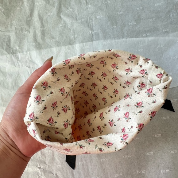 Gucci Beauty Pouch - Picture 6 of 7